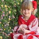 spanish girls in traditional dress e1620886873624